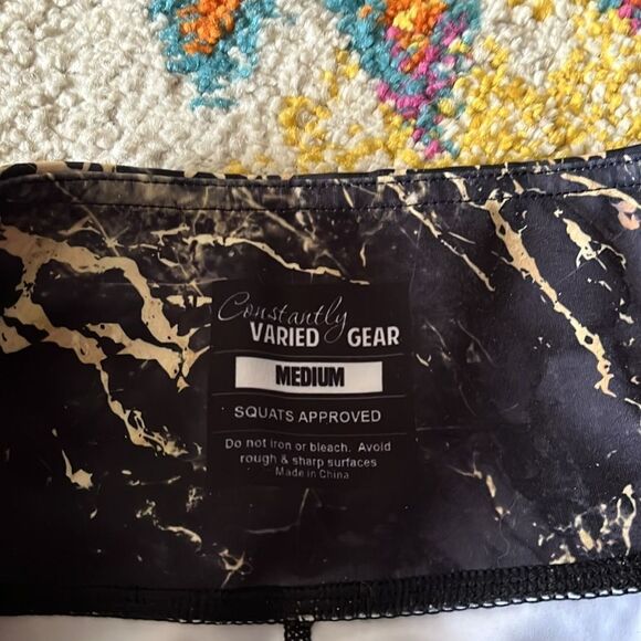 EUC WOMENS MEDIUM CONSTANTLY VARIED GEAR LEGGINGS - Picture 2 of 4